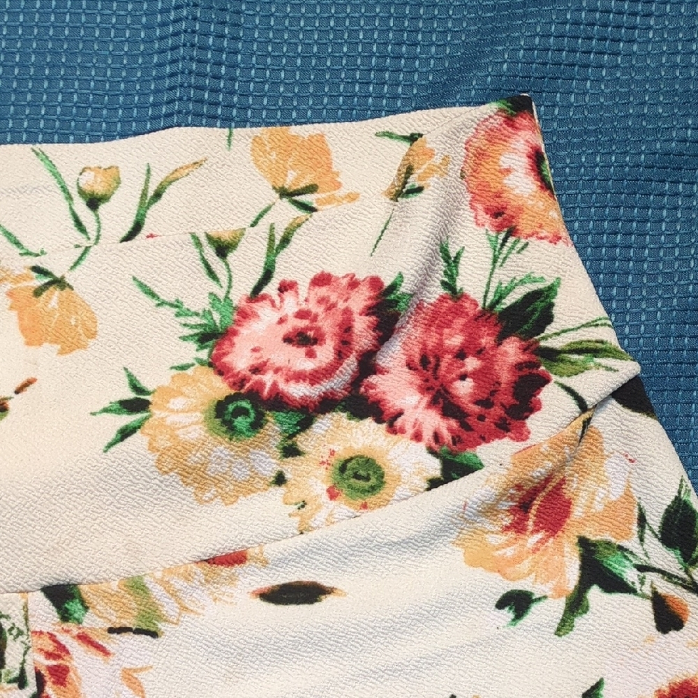 Floral Women's Shorts - Picture 3 of 5